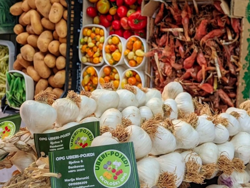 Uberi-pojedi1 Uberi-pojedi1